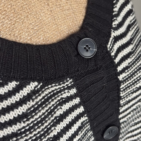 Lane Bryant Long-Sleeve Button-Front Stitch Cardigan Sweater Size 22/24 NEW! - Picture 7 of 9